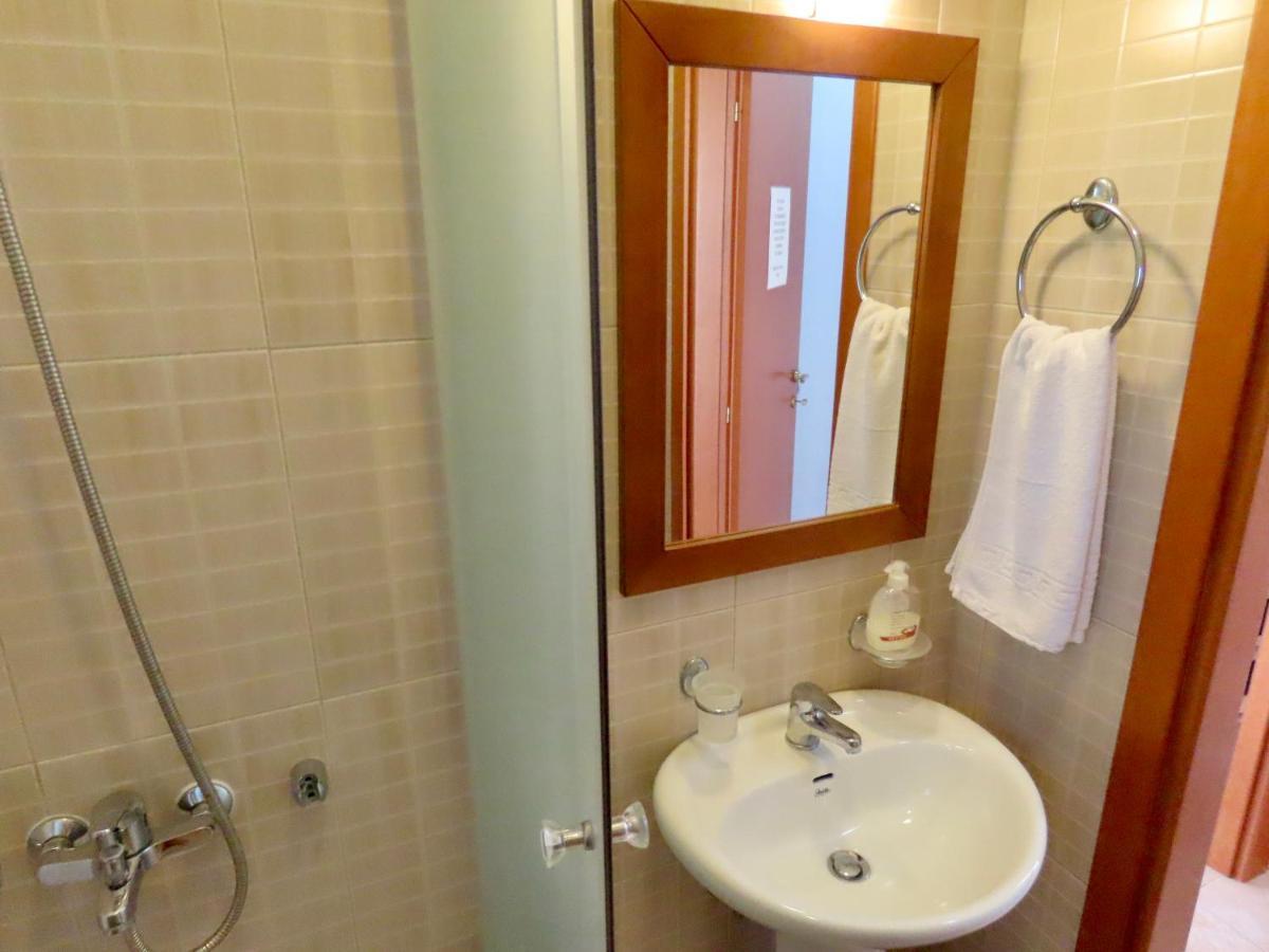 Phoebes Place At Kalamaki Court, 2 Bedroom Villa With A Shared Pool Exterior foto